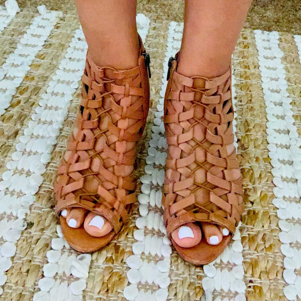 Vince Camuto Tan Leather Lace Up Heels